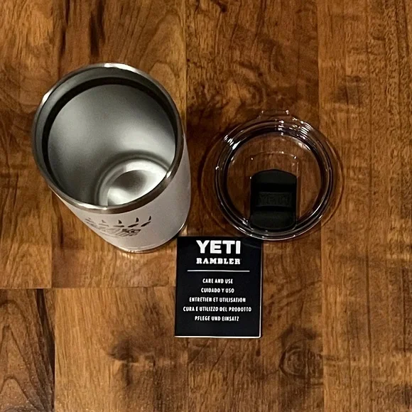 YETI Rambler 20 oz. Travel Mug - White - Banfe & Lake Louise (Canada) - Picture 4 of 6